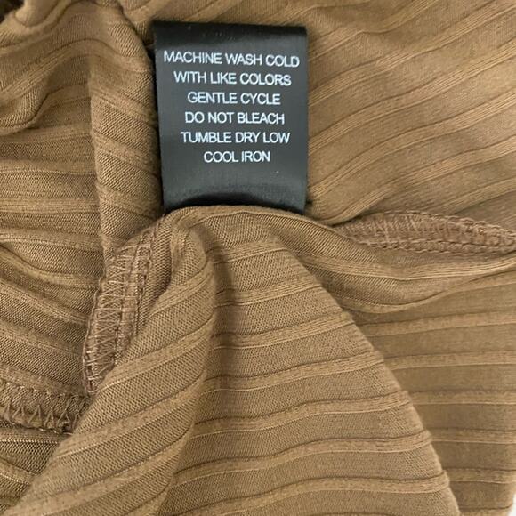 Plaid Skirt and Solid Top Bundle Neutral Colors Size Junior  M-L - Picture 9 of 10